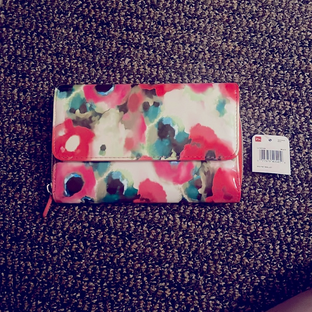 Brand NEW Mundi Wallet Floral Multicolor
